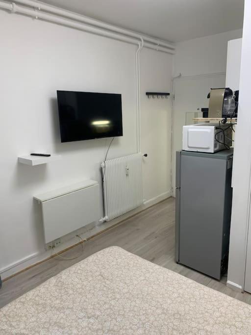 Studio-proche Gares Versailles